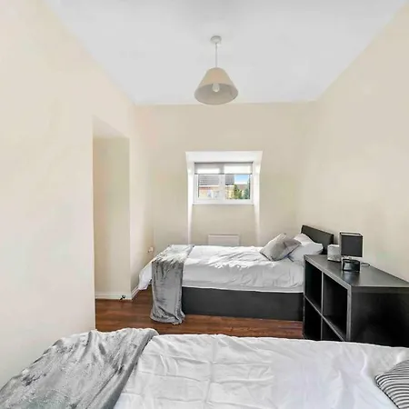 Villa ◑4 Bed Townhouse◑10Guests◑ Garden◑Wifi & Netflix◑